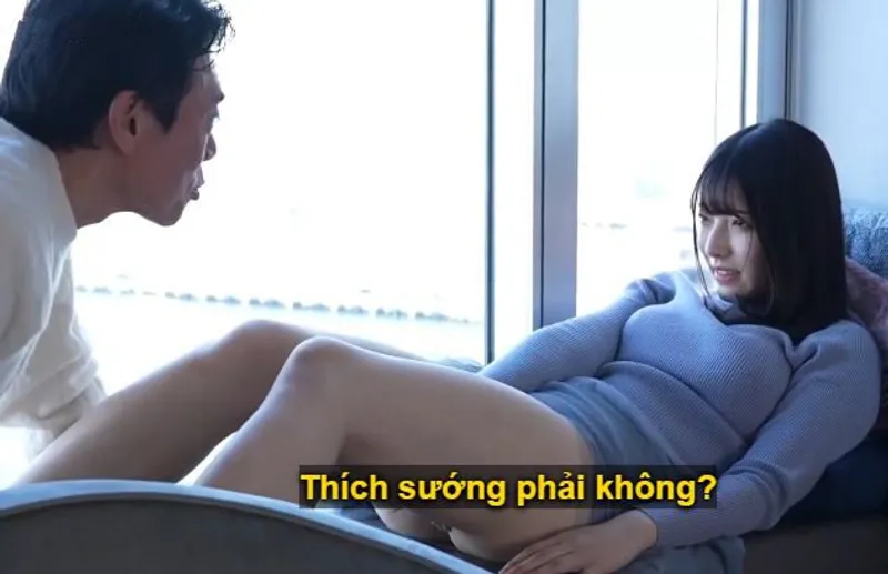Sự chạm trán giữa lão bá và minh tinh tuổi teen non nớt ngay tại nhà nghỉ.